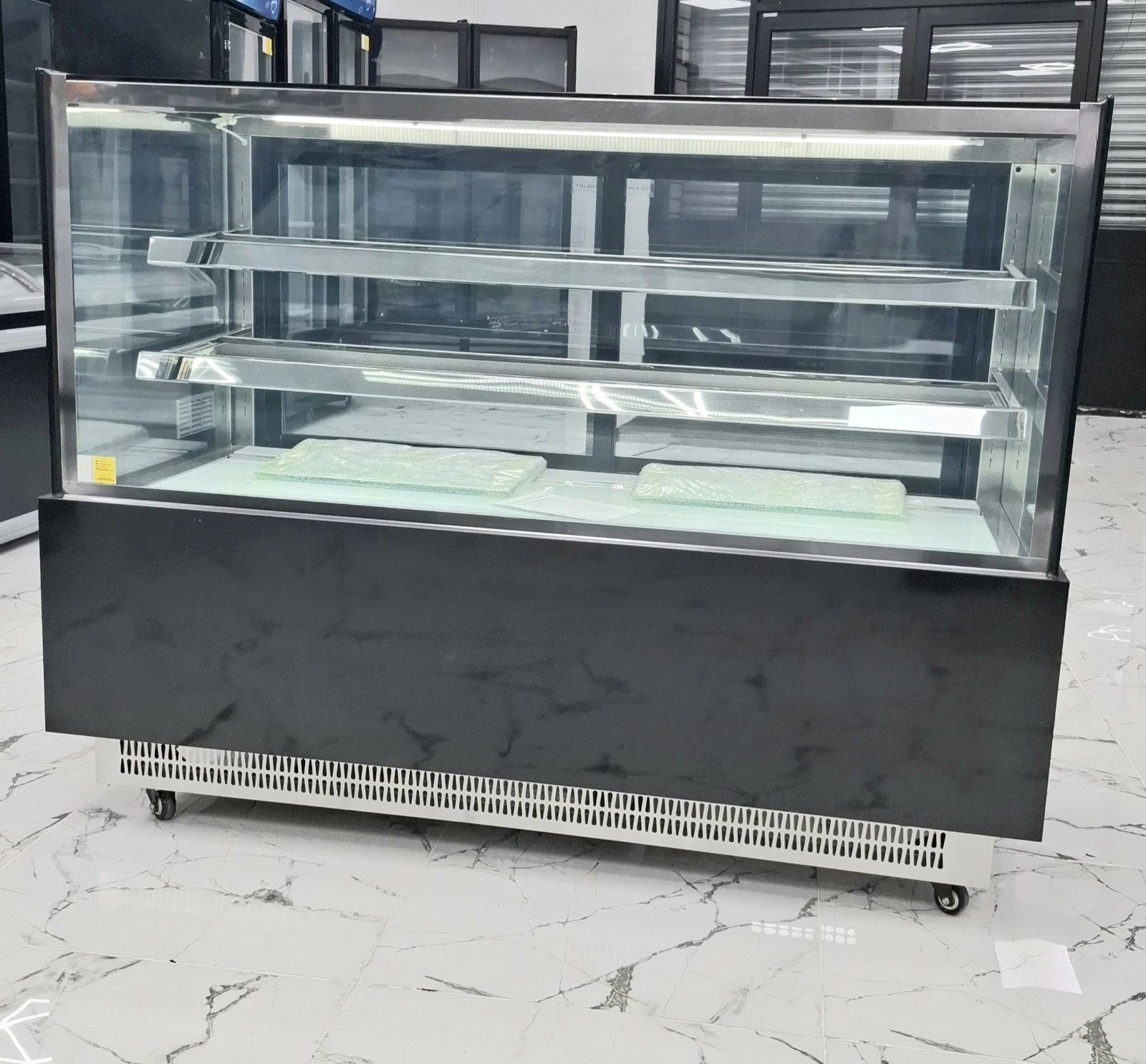BRAND NEW SLIDING DOORS DISPLAY FRIDGE FOR CAKES, FRUITS, SWEETS, ETC1.5 METER - Image 4