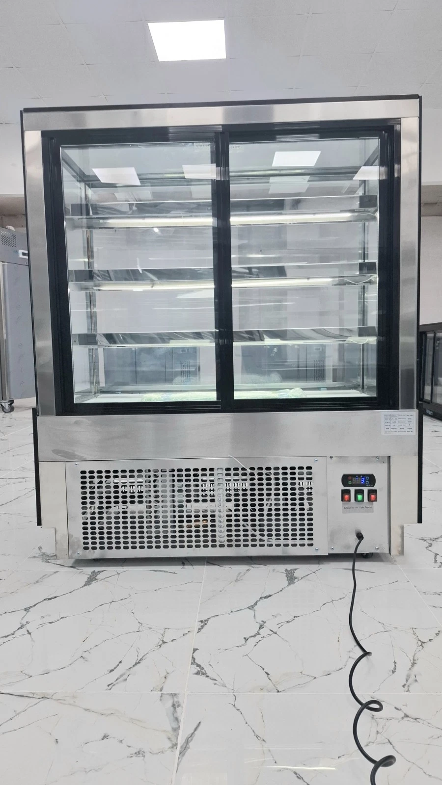 BRAND NEW SLIDING DOORS FRIDGE FOR CAKES, FRUITS,SWEETS, ETC90 CM .3 TIER.
