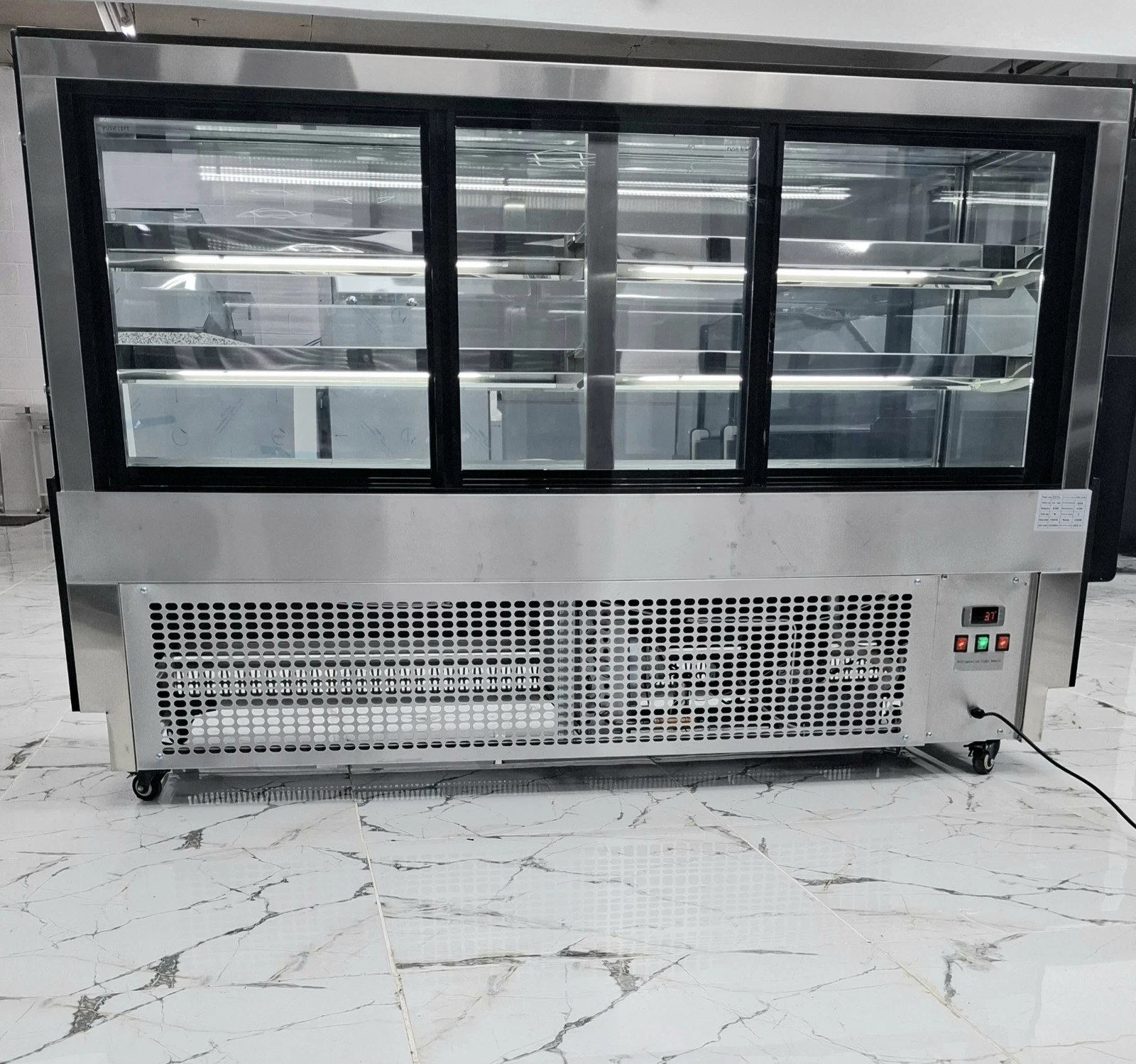 BRAND NEW SLIDING DOORS DISPLAY FRIDGE FOR CAKES, FRUITS, SWEETS, ETC. 180 CM.