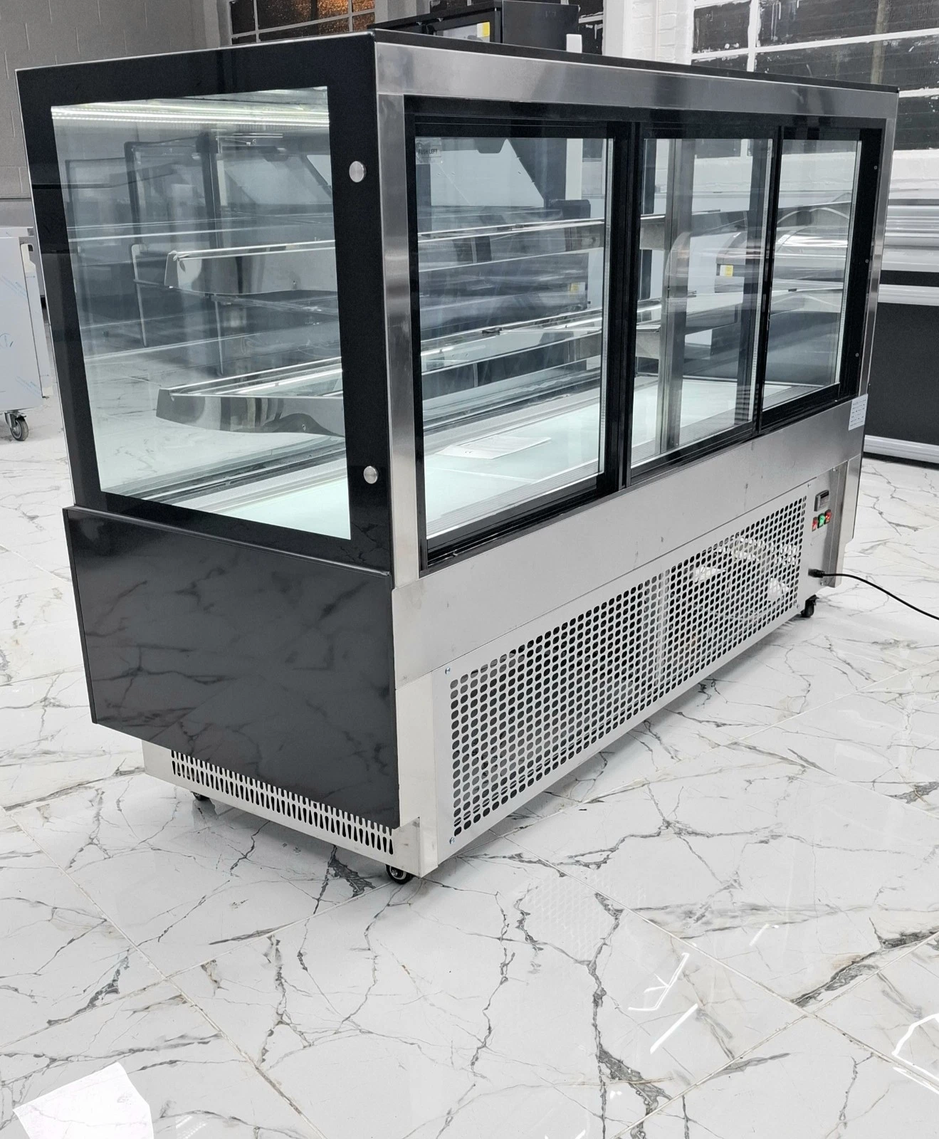 BRAND NEW SLIDING DOORS DISPLAY FRIDGE FOR CAKES, FRUITS, SWEETS, ETC. 180 CM. - Image 10