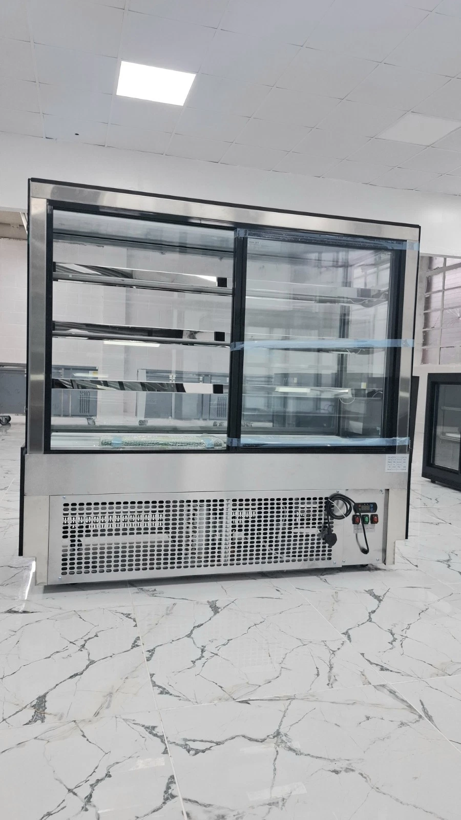 BRAND NEW SLIDING DOORS DISPLAY FRIDGE FOR CAKES, FRUITS, SWEETS, ETC120 CM.