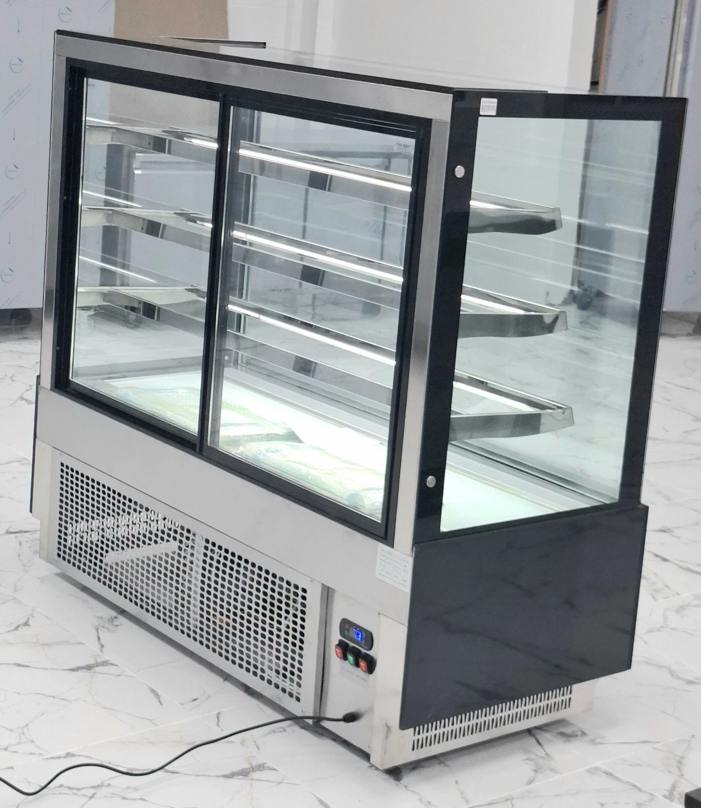 BRAND NEW SLIDING DOORS DISPLAY FRIDGE FOR CAKES, FRUITS, SWEETS, ETC120 CM. - Image 6