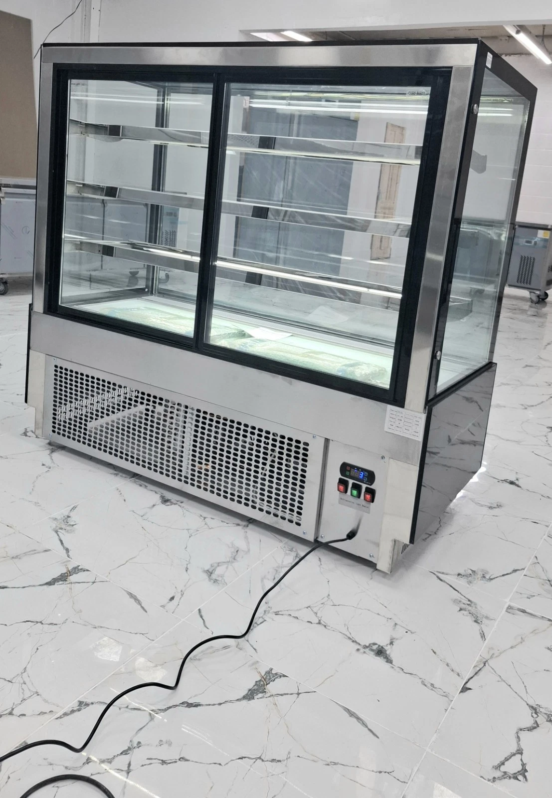 BRAND NEW SLIDING DOORS DISPLAY FRIDGE FOR CAKES, FRUITS, SWEETS, ETC120 CM. - Image 2