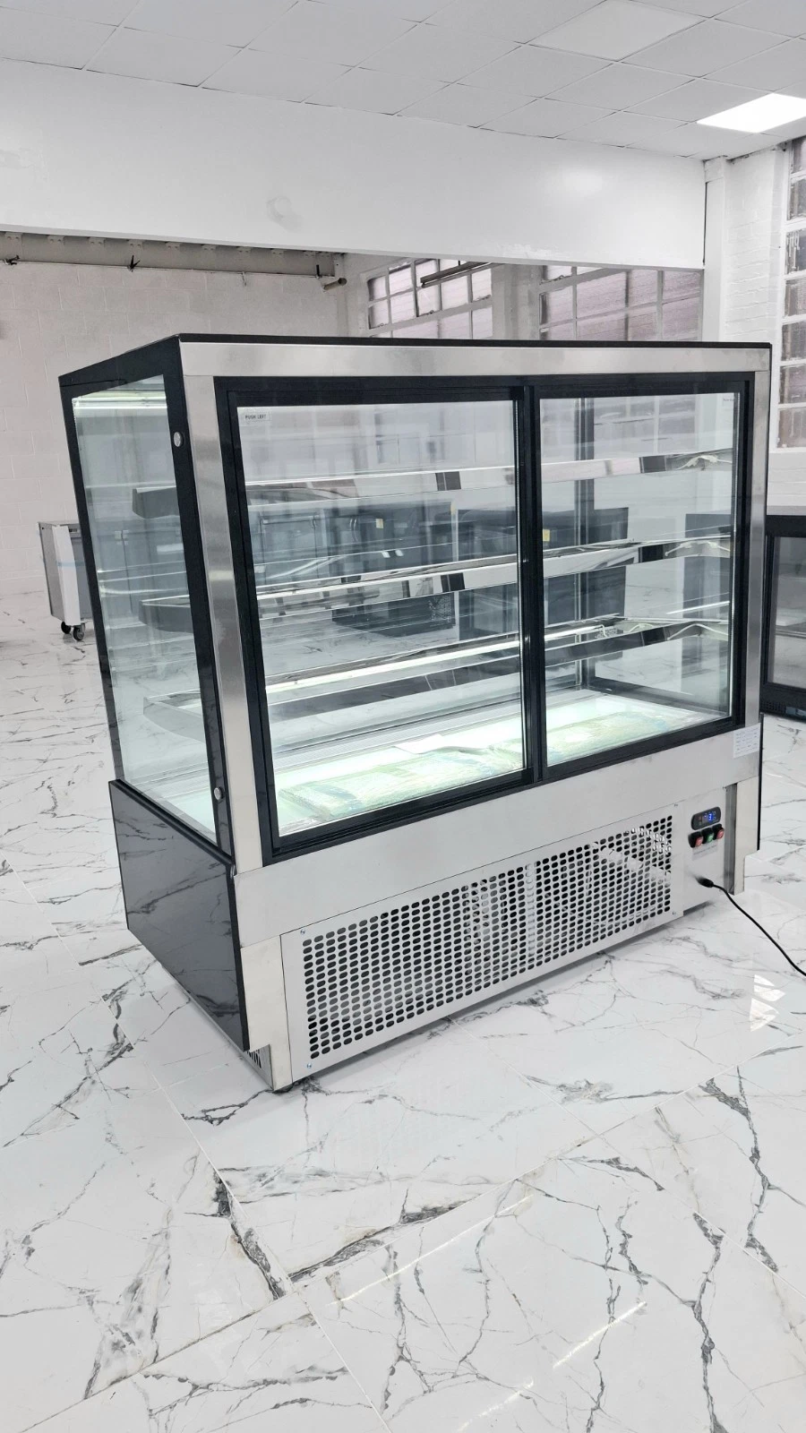 BRAND NEW SLIDING DOORS DISPLAY FRIDGE FOR CAKES, FRUITS, SWEETS, ETC120 CM. - Image 3