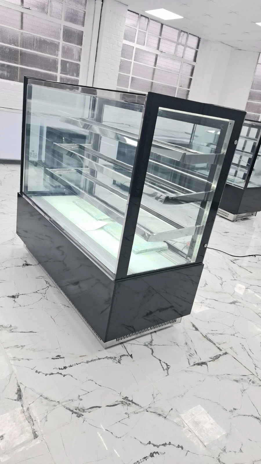 BRAND NEW SLIDING DOORS DISPLAY FRIDGE FOR CAKES, FRUITS, SWEETS, ETC120 CM. - Image 4