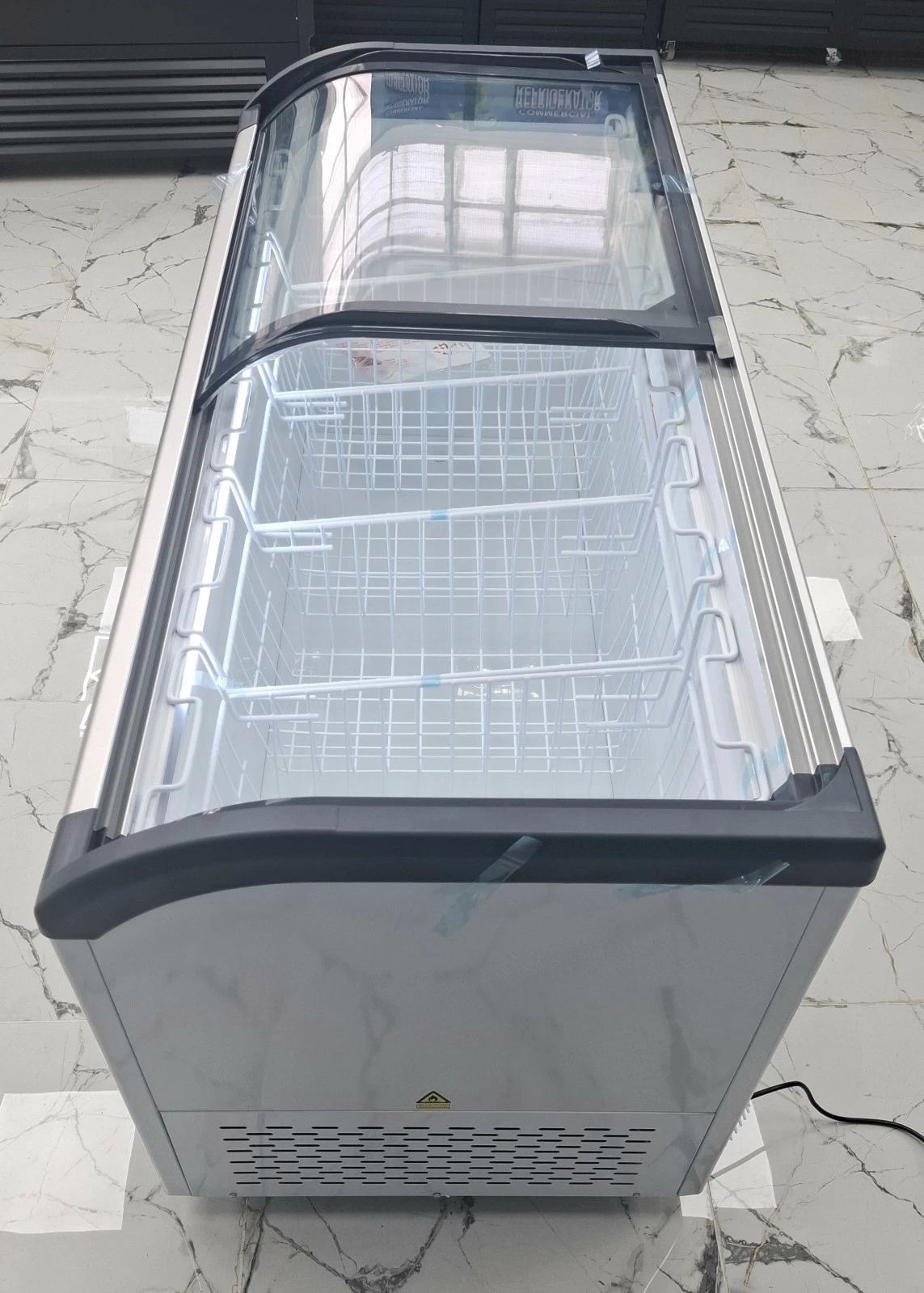 BRAND NEW COMMERCIAL CURVED GLASS SLIDING DOORS CHEST FREEZER ..2 METER - Image 3