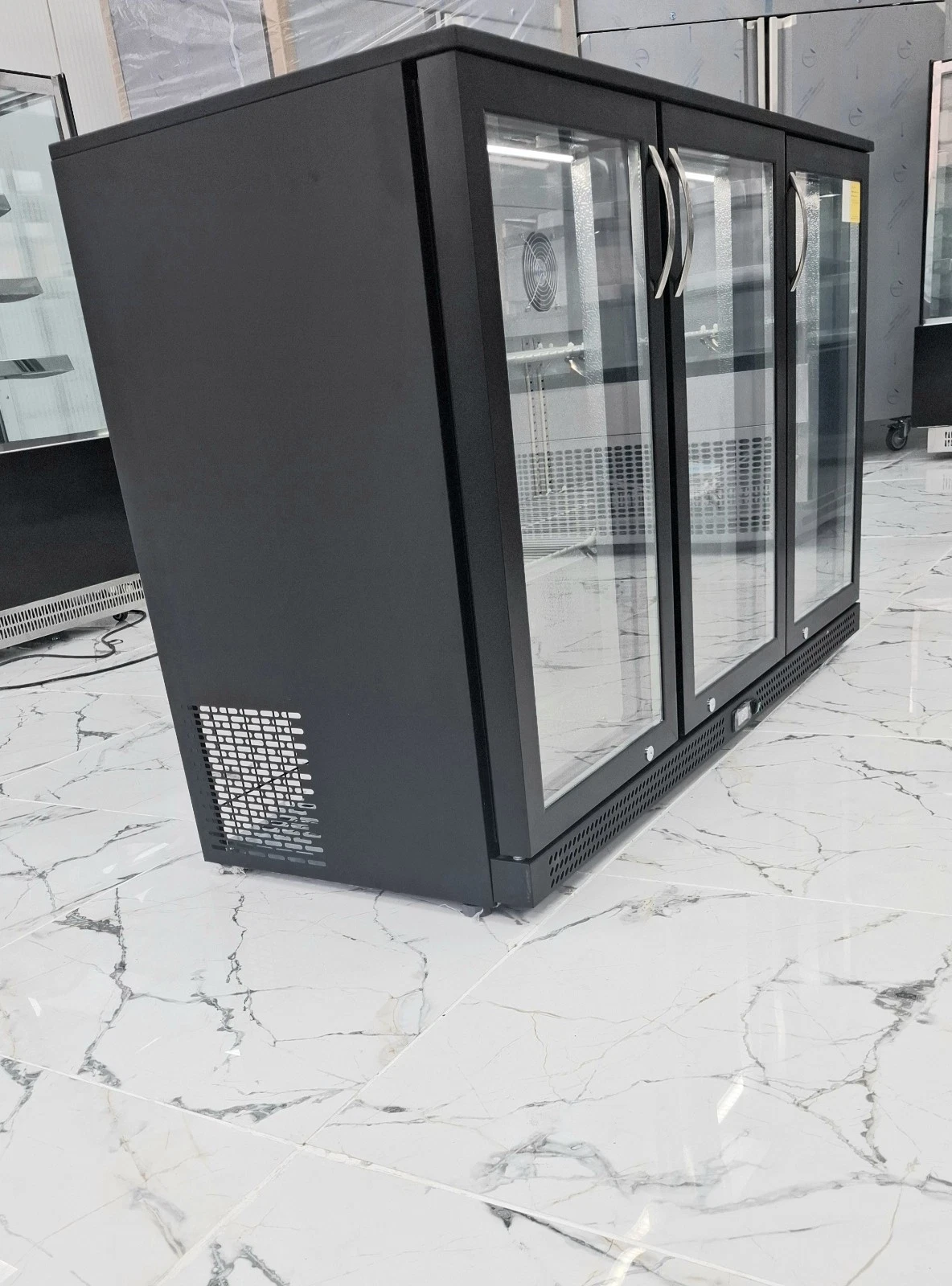 BRAND NEW 3 HINGED DOORS BACK BAR COOLER. SELF CLOSING DOORS.300 LITRES. - Image 5