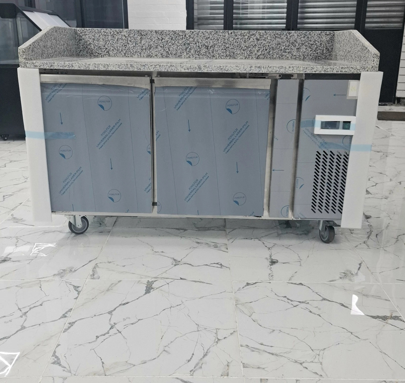 BRAND NEW COMMERCIAL PIZZA FRIDGE WITH MARBLE WORK TOP. 1.5 METER. - Image 2