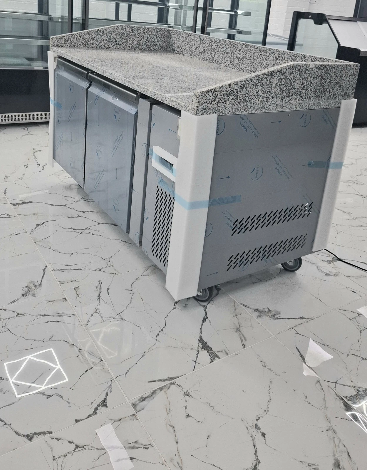 BRAND NEW COMMERCIAL PIZZA FRIDGE WITH MARBLE WORK TOP. 1.5 METER. - Image 5