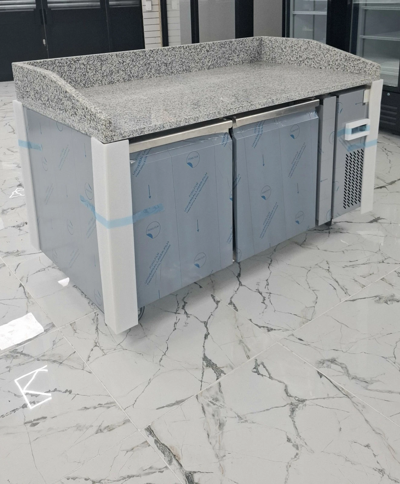BRAND NEW COMMERCIAL PIZZA FRIDGE WITH MARBLE WORK TOP. 1.5 METER. - Image 3