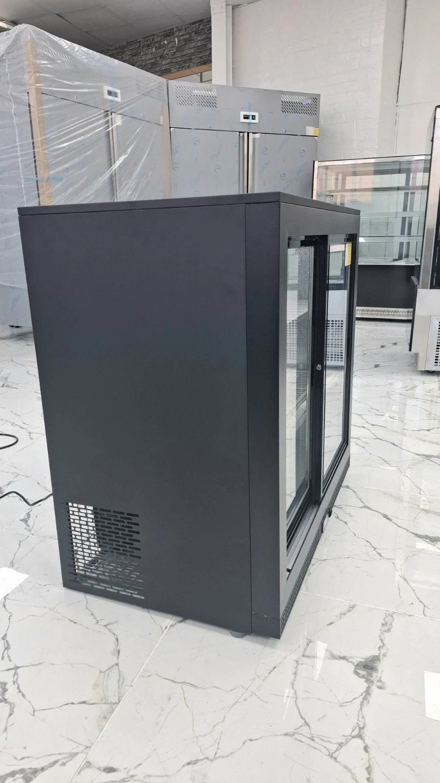 BRAND NEW 3 SLIDING DOORS BACK BAR COOLER. 300 LITRES. - Image 4