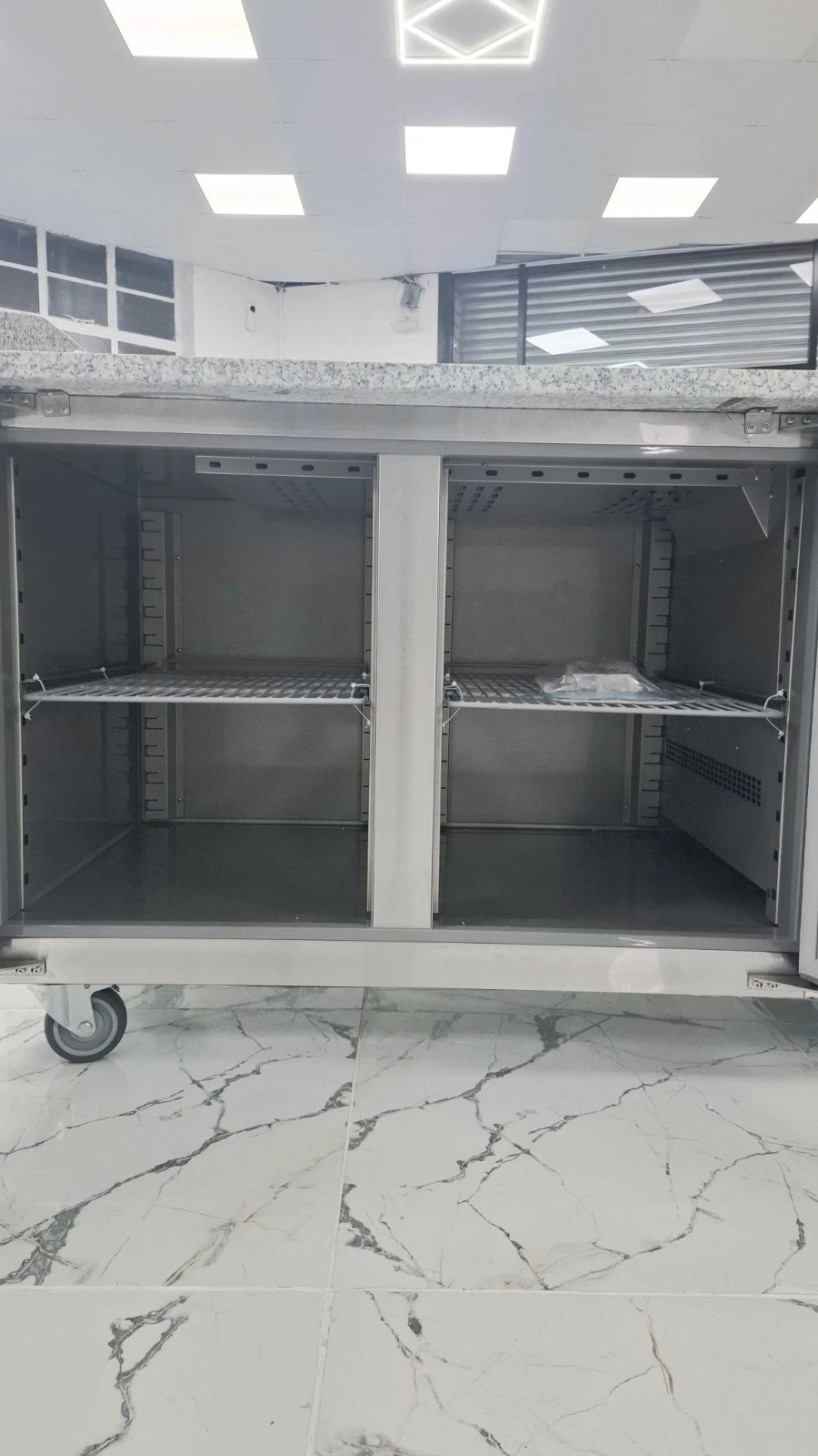 BRAND NEW COMMERCIAL PIZZA FRIDGE WITH MARBLE WORK TOP. 1.5 METER. - Image 4