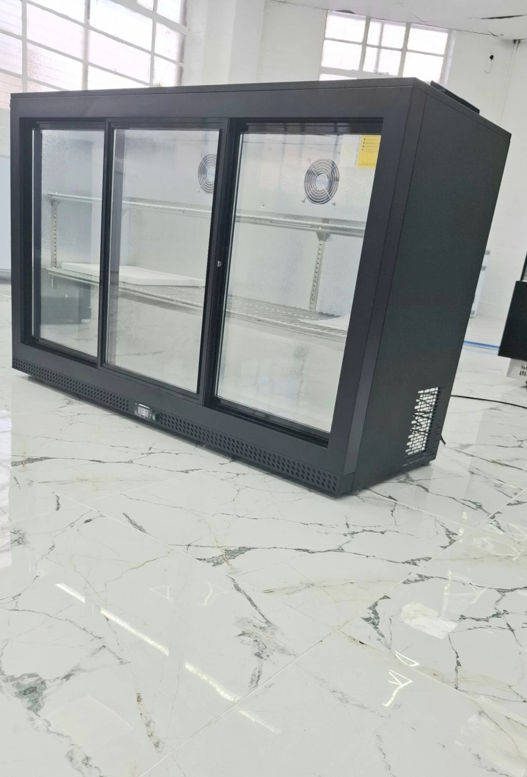 BRAND NEW 3 SLIDING DOORS BACK BAR COOLER. 300 LITRES. - Image 3