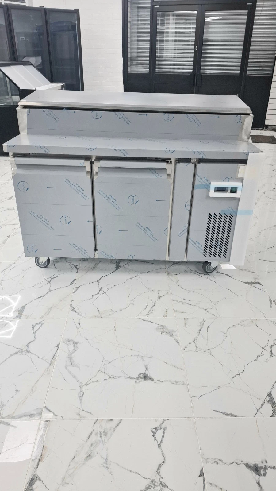 BRAND NEW PIZZA FRIDGE WITH GN PAN 1.3 METER