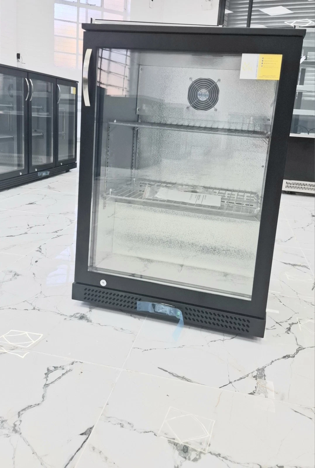 BRAND NEW COMMERCIAL BACK BAR COOLER. SELF CLOSING DOOR.120 LITRES