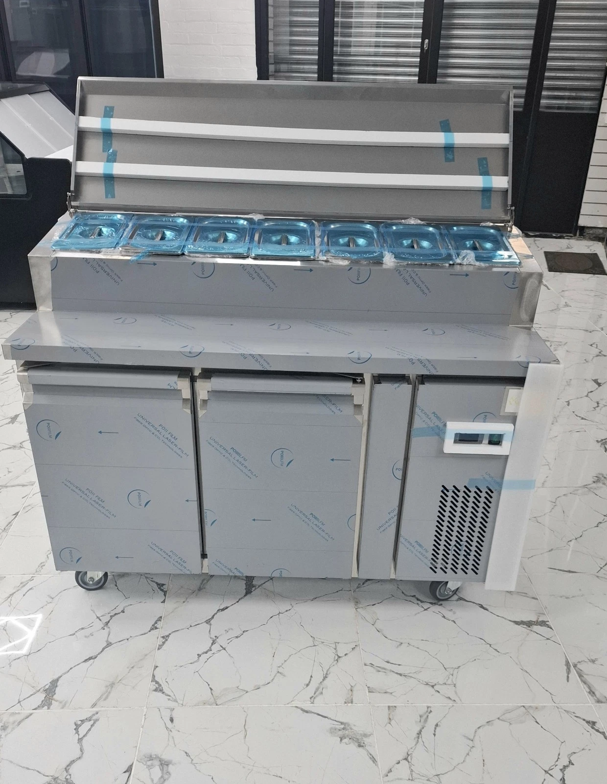 BRAND NEW PIZZA FRIDGE WITH GN PAN 1.3 METER - Image 3
