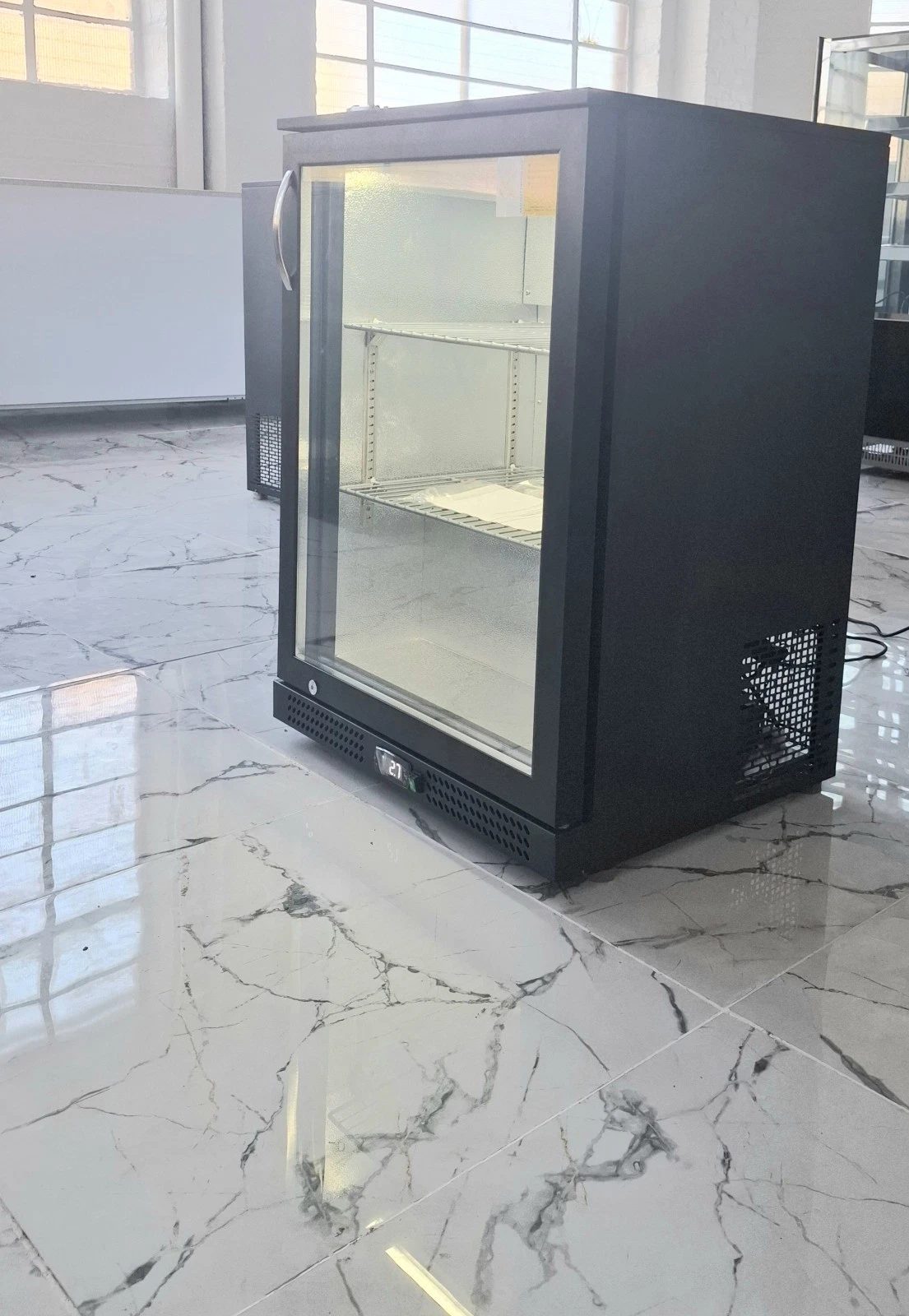 BRAND NEW COMMERCIAL BACK BAR COOLER. SELF CLOSING DOOR.120 LITRES - Image 3