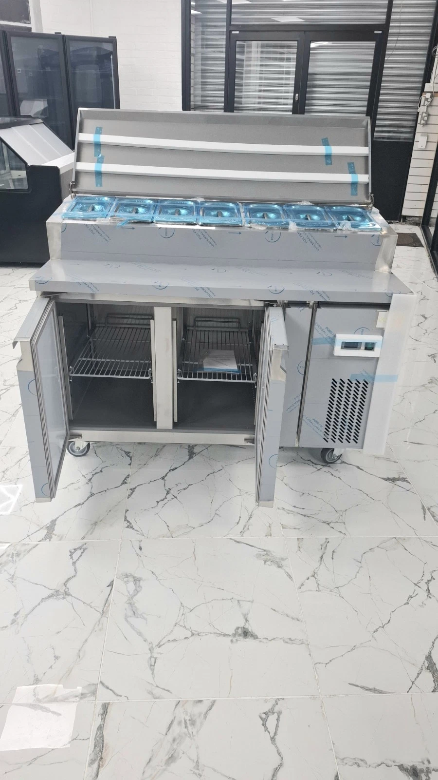 BRAND NEW PIZZA FRIDGE WITH GN PAN 1.3 METER - Image 4