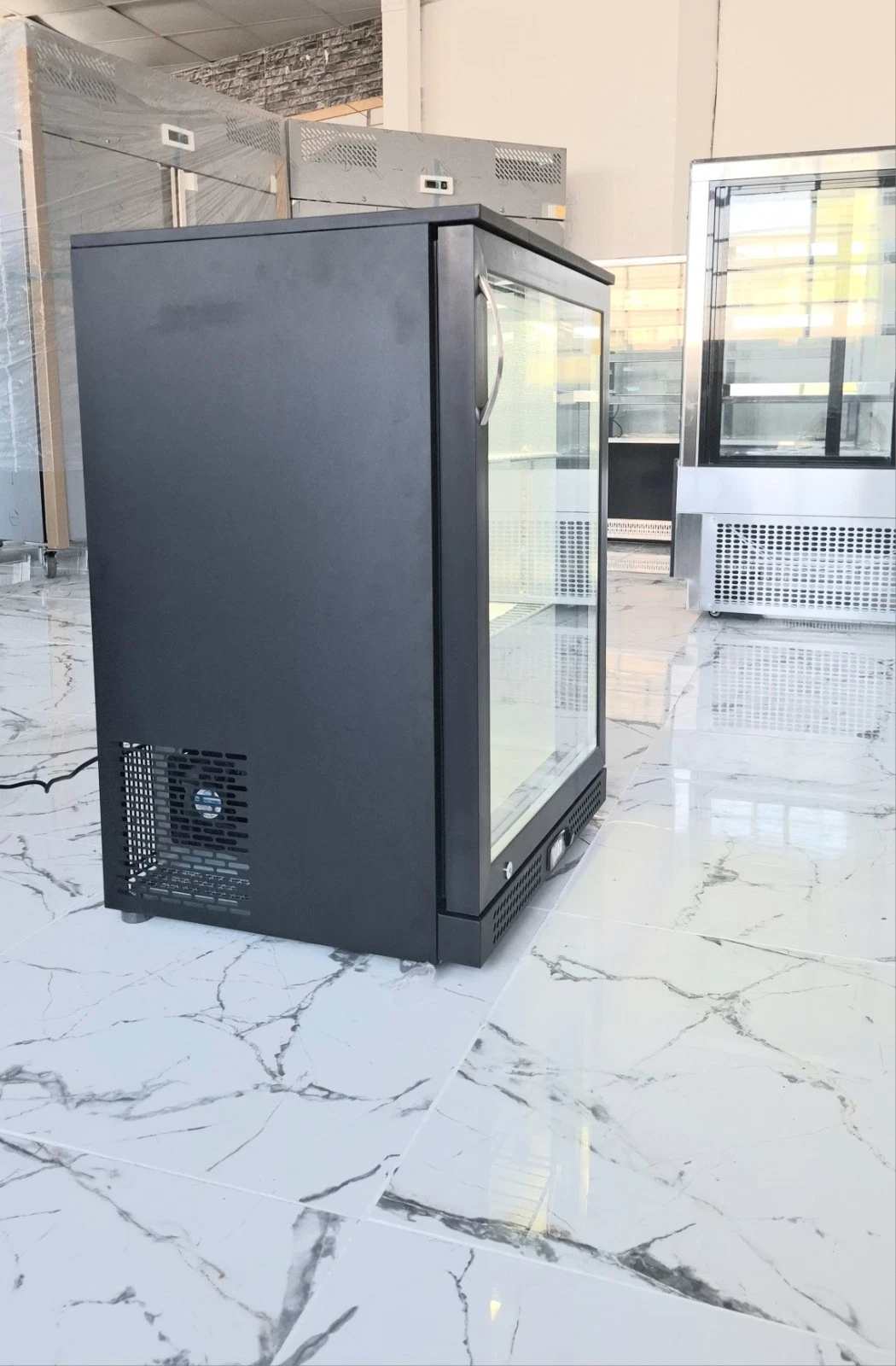 BRAND NEW COMMERCIAL BACK BAR COOLER. SELF CLOSING DOOR.120 LITRES - Image 4
