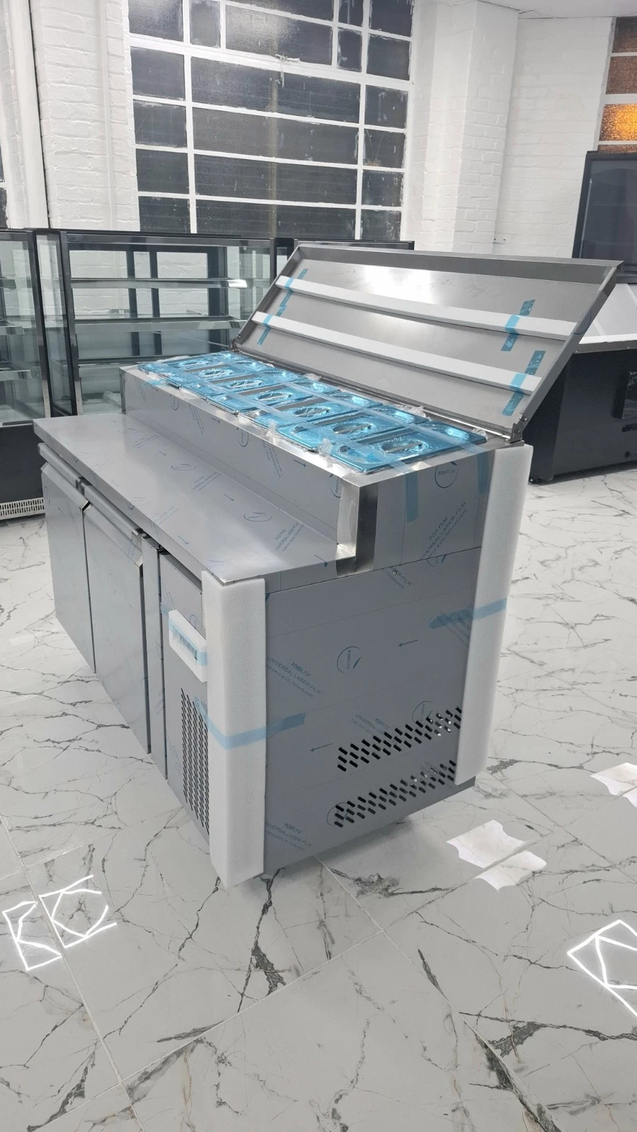 BRAND NEW PIZZA FRIDGE WITH GN PAN 1.3 METER - Image 5