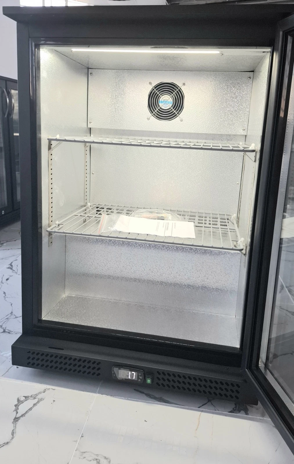 BRAND NEW COMMERCIAL BACK BAR COOLER. SELF CLOSING DOOR.120 LITRES - Image 2