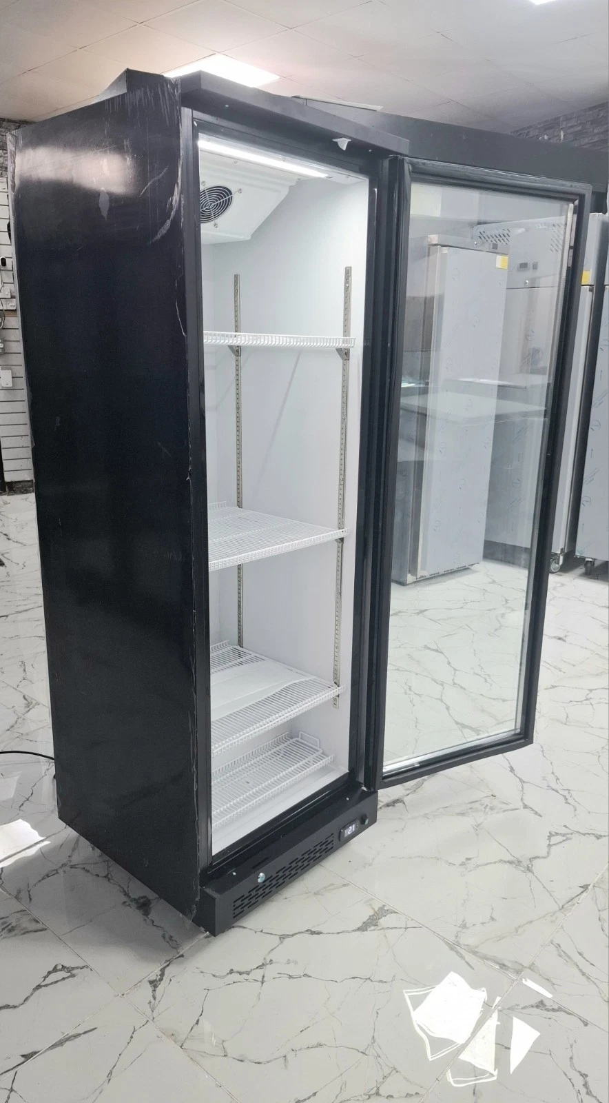 BRAND NEW COMMERCIAL SINGLE GLASS DOOR FRIDGE.. - Image 2