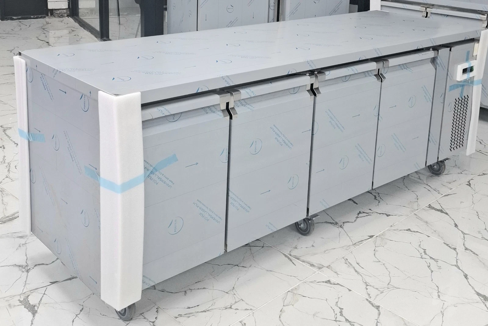 BRAND NEW COMMERCIAL STAINLESS STEEL 4 DOORS PIZZA PREP TABLE FREEZER.2 METER.. - Image 2