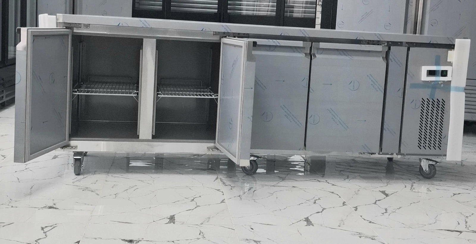 BRAND NEW COMMERCIAL STAINLESS STEEL 4 DOORS PIZZA PREP TABLE FREEZER.2 METER.. - Image 4