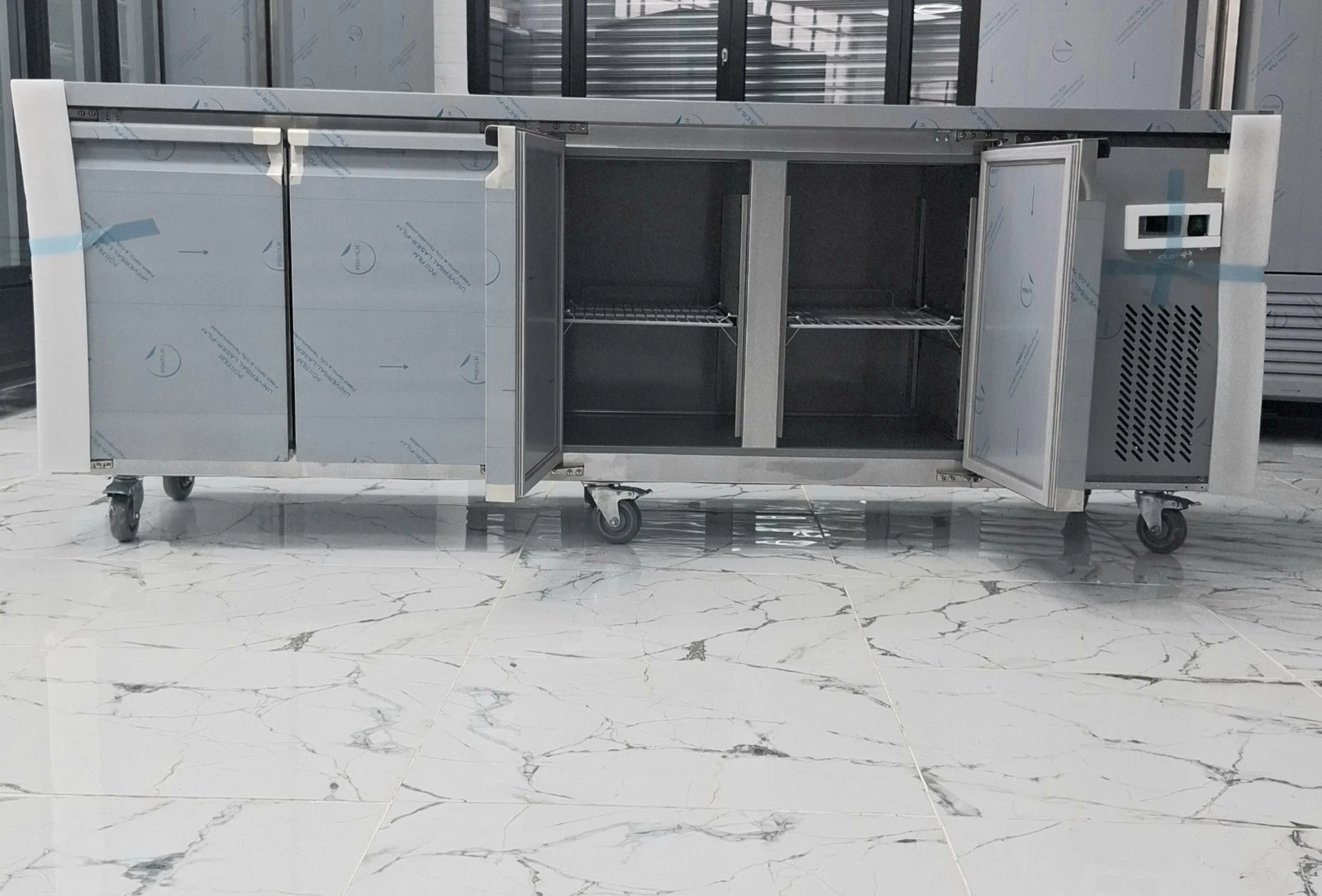 BRAND NEW COMMERCIAL STAINLESS STEEL 4 DOORS PIZZA PREP TABLE FREEZER.2 METER.. - Image 5
