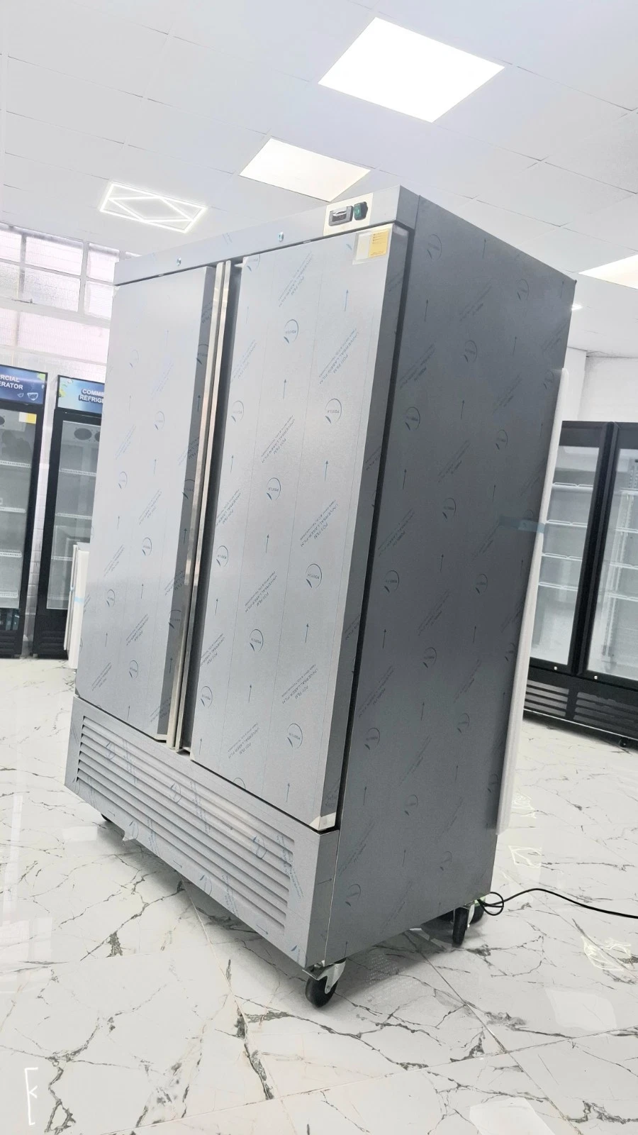 BRAND NEW HEAVY DUTY STAINLESS STEEL DOUBLE DOORS FREEZER. LED LIGHT. - Image 2