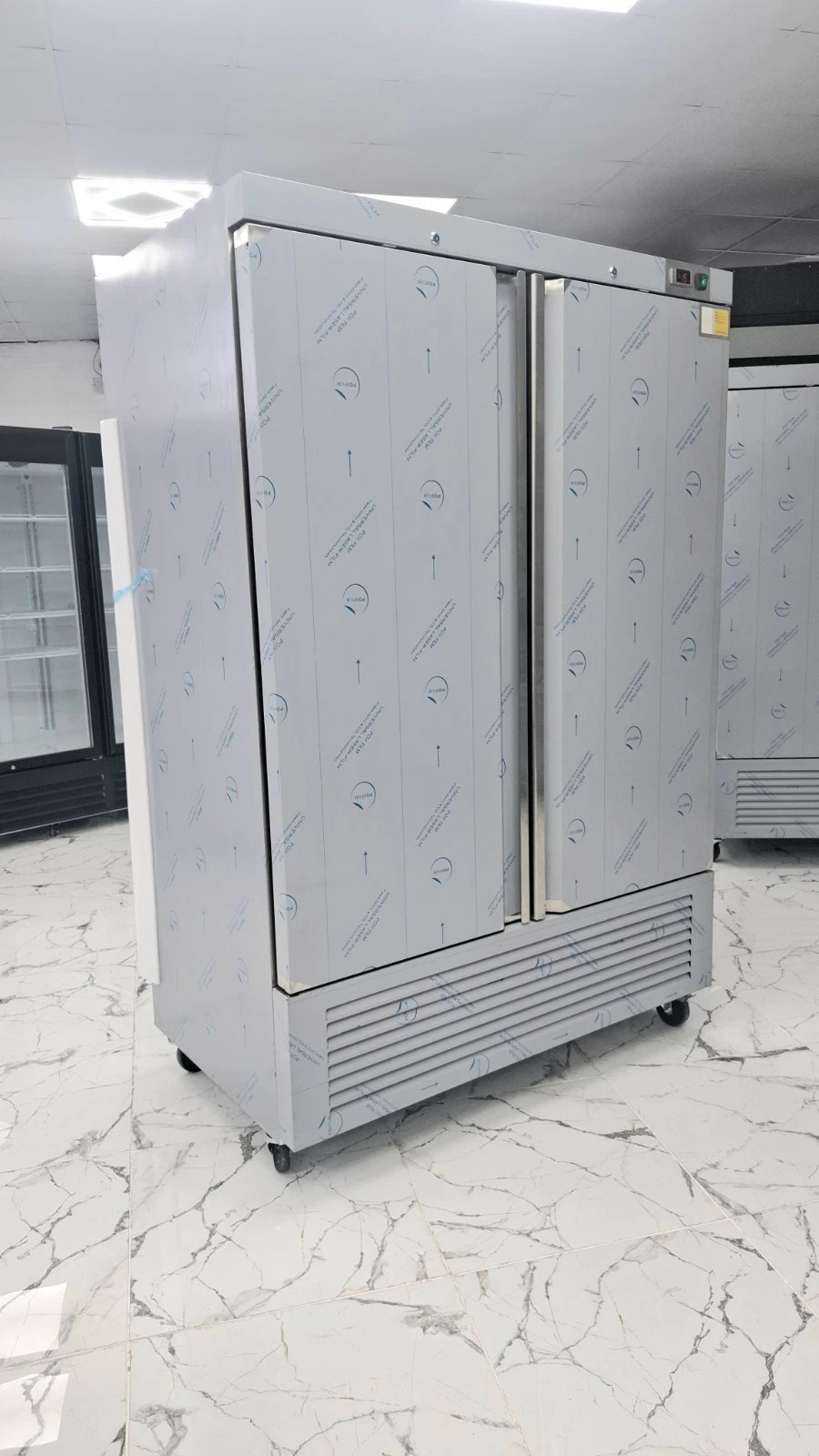 BRAND NEW HEAVY DUTY STAINLESS STEEL DOUBLE DOORS FREEZER. LED LIGHT. - Image 3
