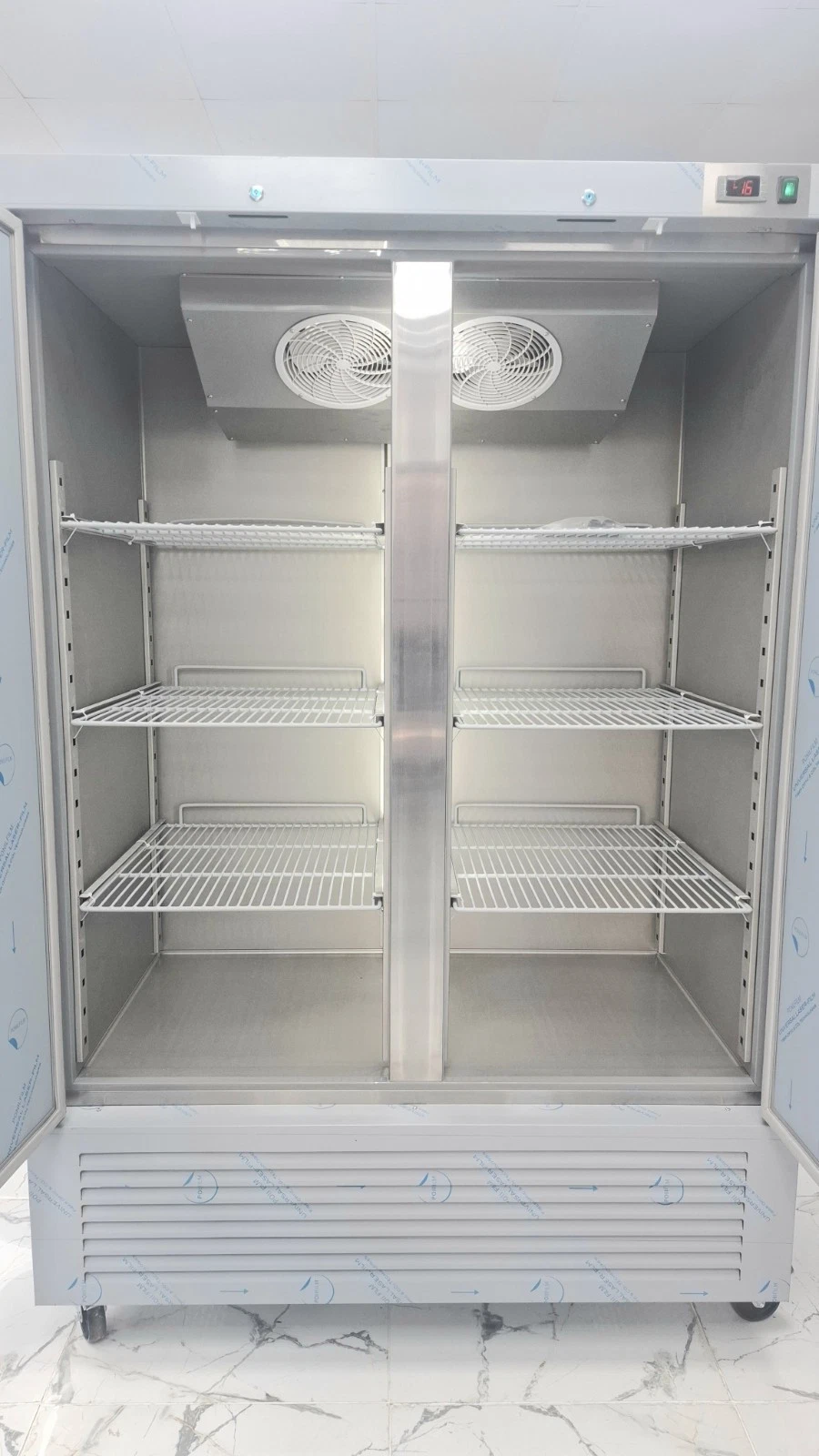 BRAND NEW HEAVY DUTY STAINLESS STEEL DOUBLE DOORS FREEZER. LED LIGHT. - Image 4